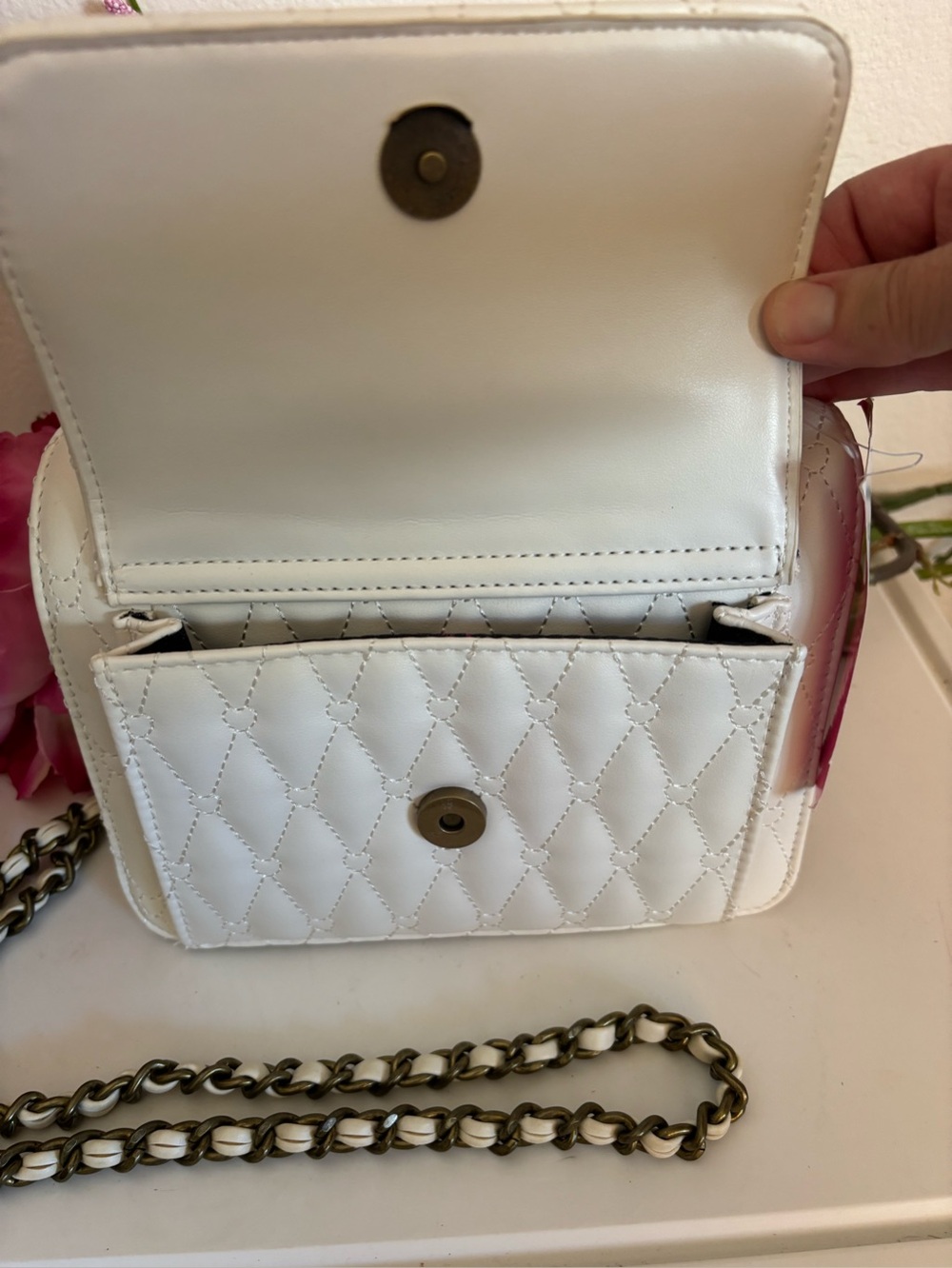 NWT Betsey Johnson Creamy White Quilted Crossbody/Shoulder Bag With Chain Strap - Picture 2 of 9